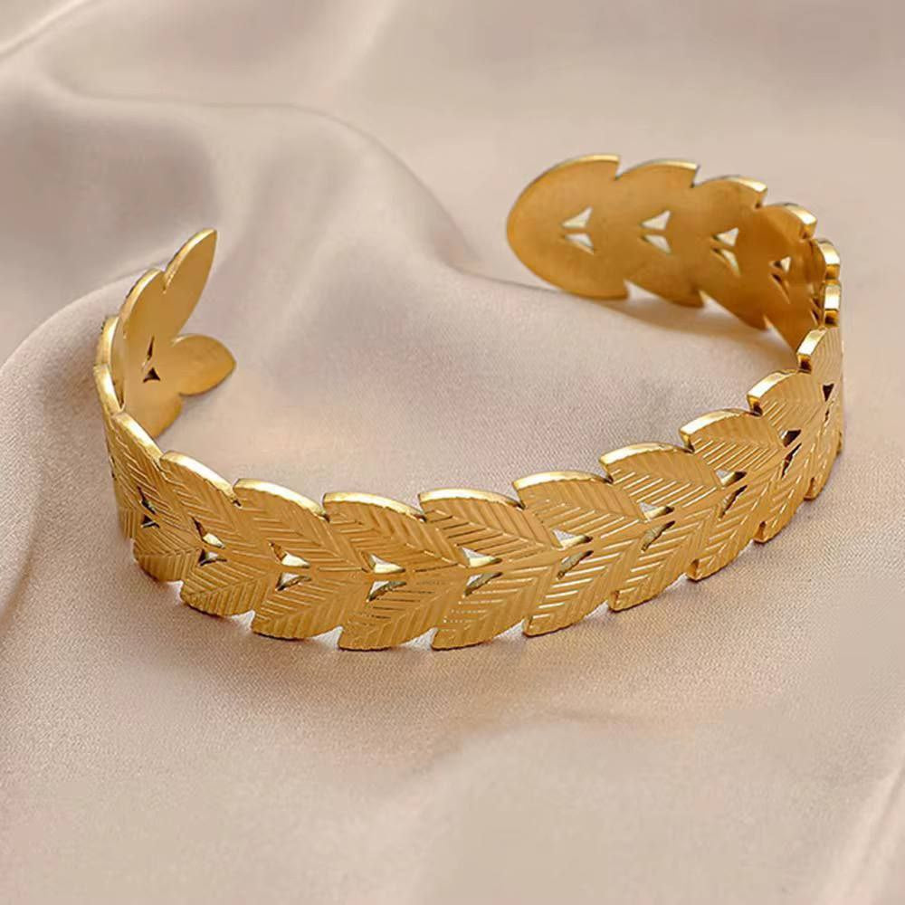 Luxury Gold Stainless Steel Free Size Bracelet S1