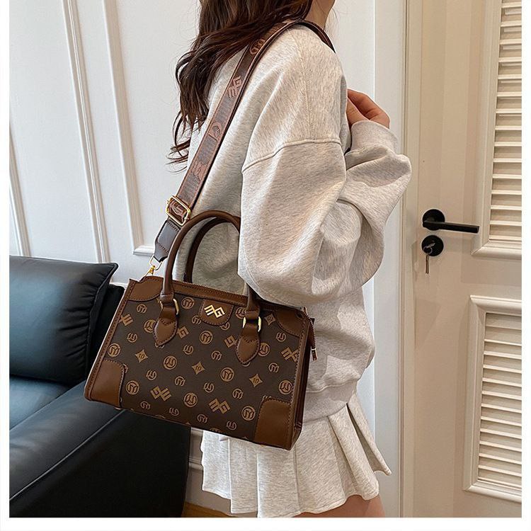 Hand & Crossbody Bag – Premium Material with Stamped Accessories S1 Code : 1532