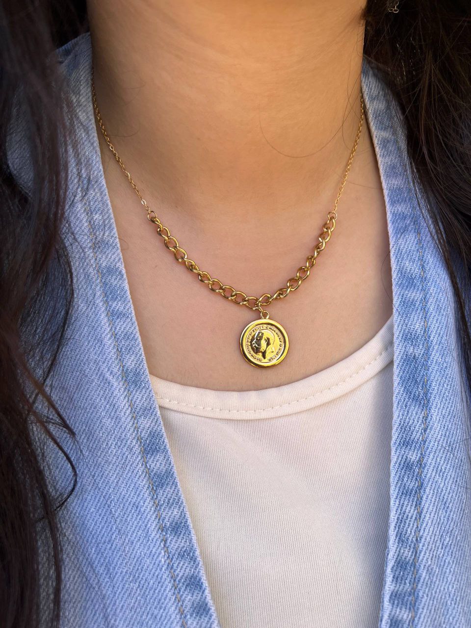 Queen Necklace – Gold Plated Copy S1