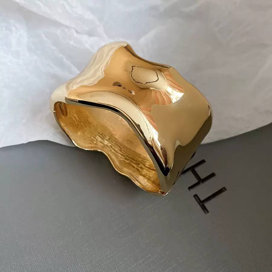Trendy Shein Style Chinese Gold Bracelet S1