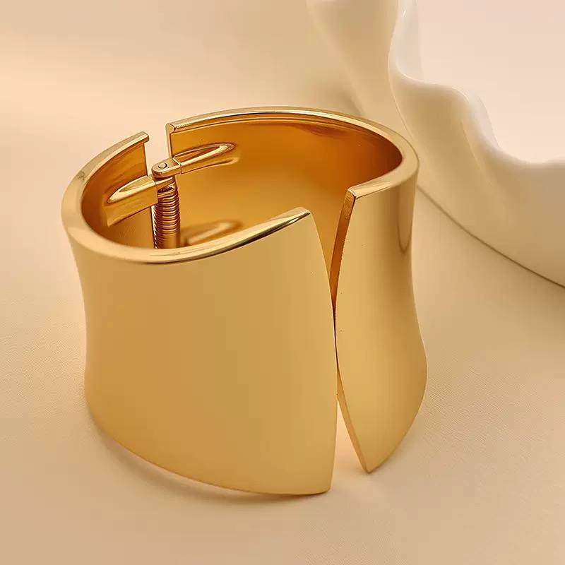 Trendy Shein Style Chinese Gold Bracelet S1