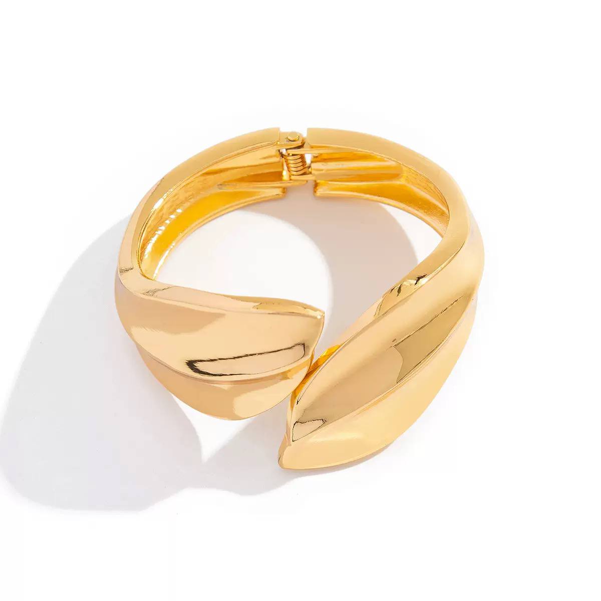 Lobangle Trend Bracelet in Chinese Gold S1