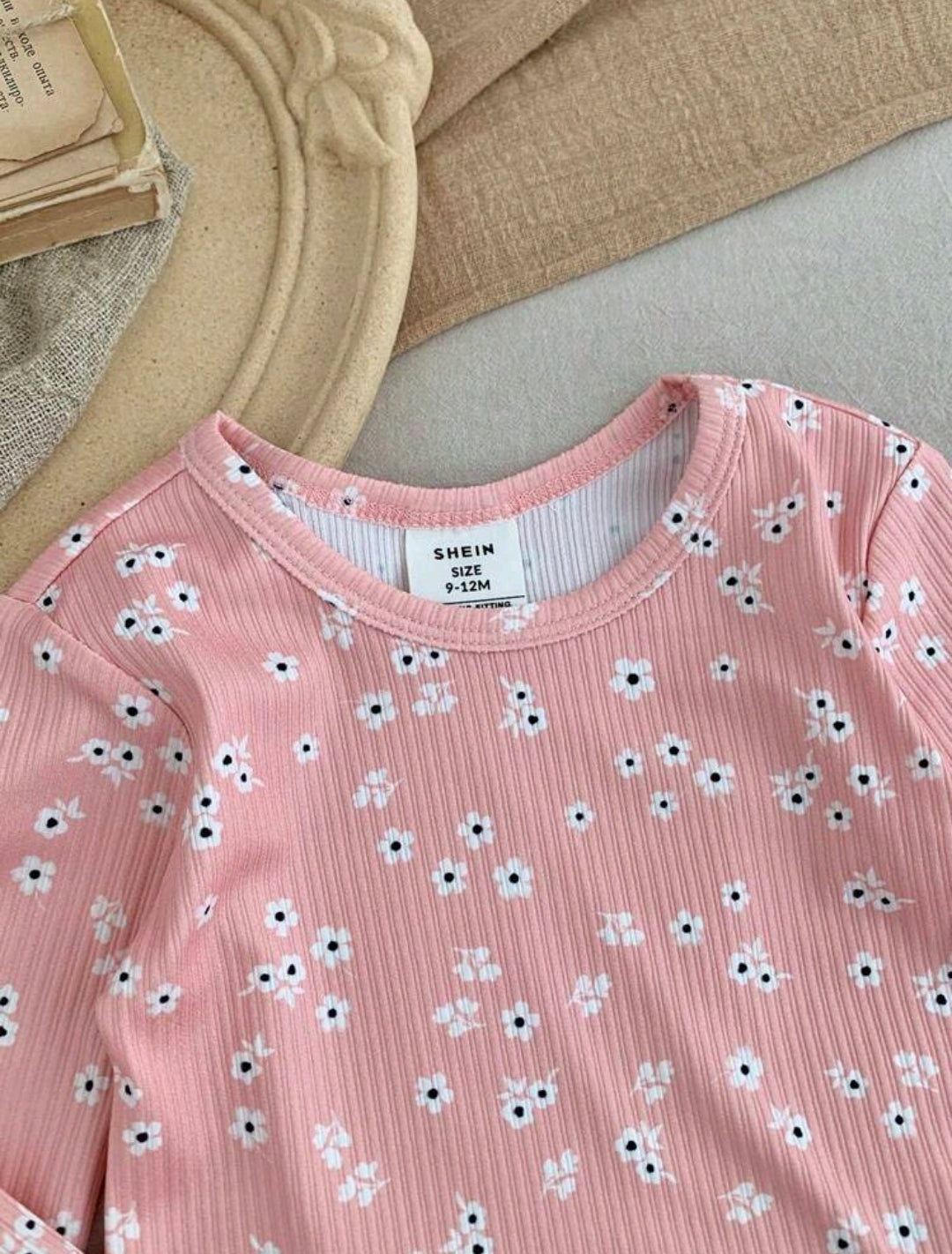 Product Name:
SHEIN Baby Girls 2-Piece Set – Long Sleeve Top & Pajama Pants with Floral Print