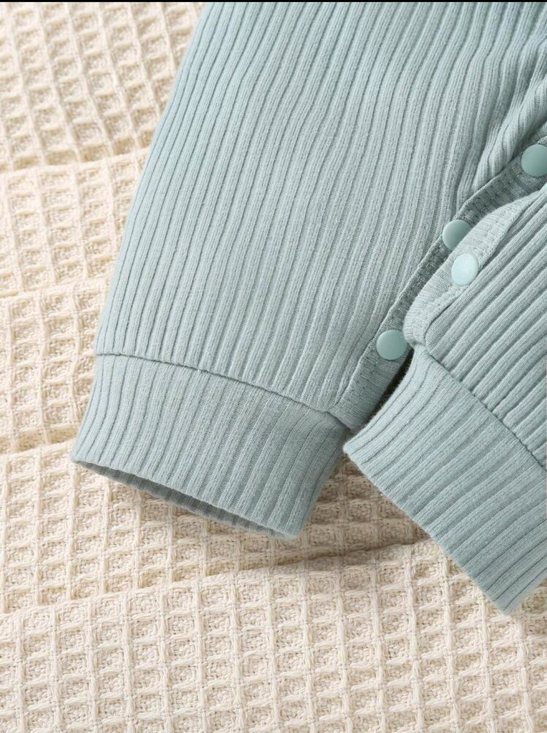 Product Name:
Baby Boy Solid Short Sleeve Romper with Hat