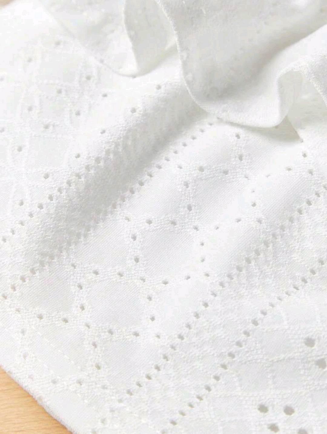 Product Name:
SHEIN Baby Girl Cute Cropped Camisole Top with Eyelet Knit and Ruffle Trim