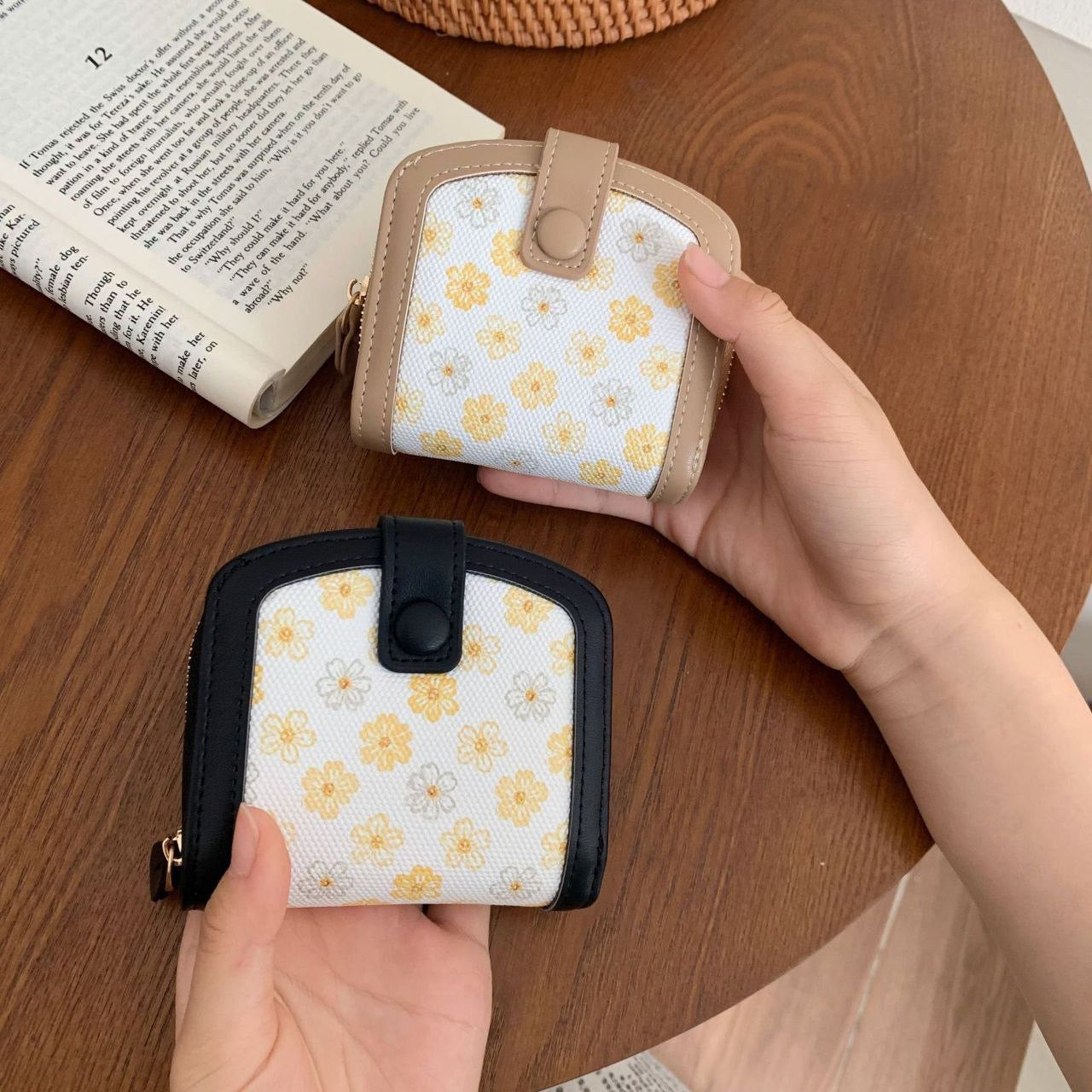 BloomCharm Wallet – Trendy Floral Elegance S1  Code :1-2