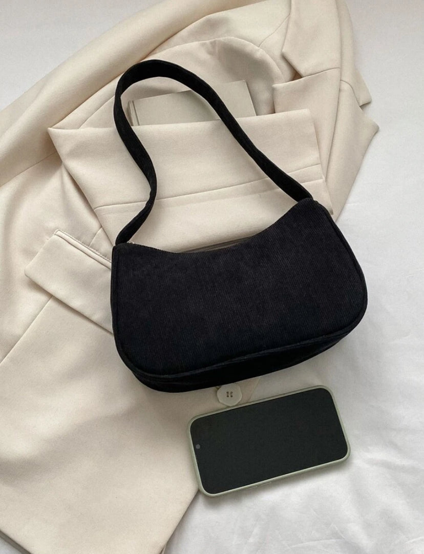 Minimalist Small Black Hobo Bag – Sleek Everyday Shoulder Purse for Women