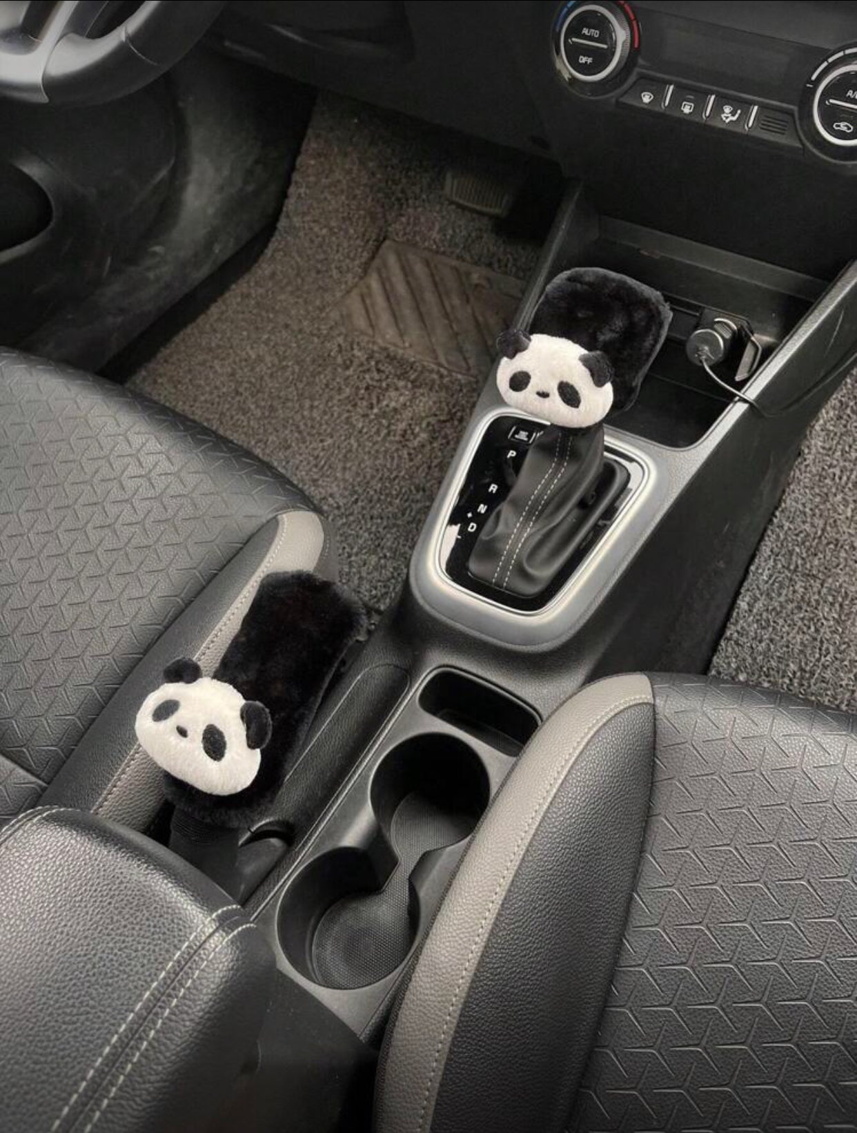 2-Piece Cartoon Print Car Interior Cover Set – Seatbelt, Handbrake & Gear Handle