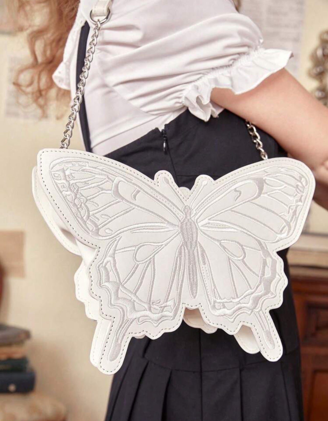 Fairy Wings – Embroidered Bow PU Shoulder Bag (White)