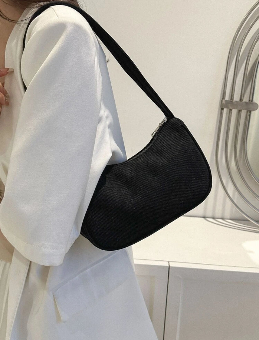 Minimalist Small Black Hobo Bag – Sleek Everyday Shoulder Purse for Women