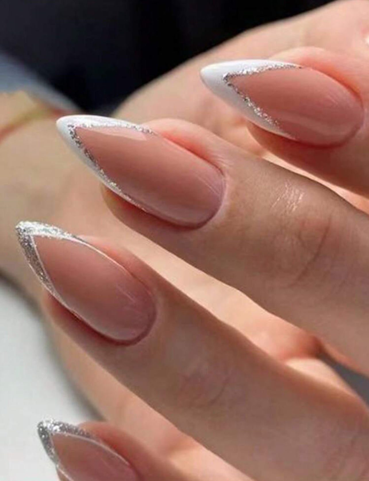 24pcs French-Inspired Almond-Shaped Medium-Length Press-On Nails – Makeup Cluster Design - DI6007