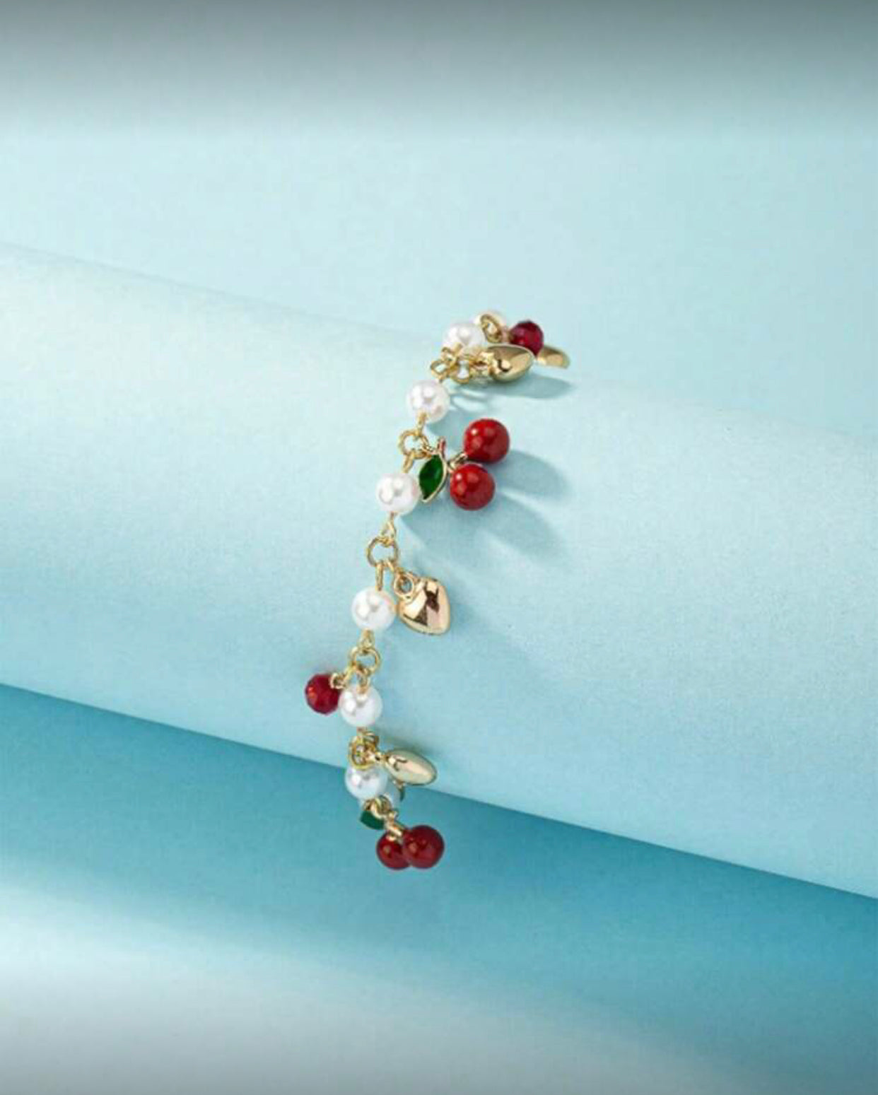 Heart Pendant Beaded Chain Bracelet – Elegant Charm Bracelet with Imitation Beads