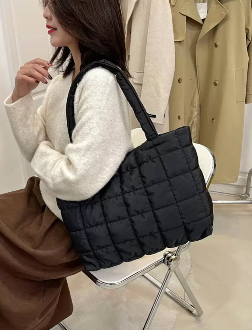Ultra-Lightweight Quilted Tote Bag – High-Capacity Business Casual Bag for Women & Students