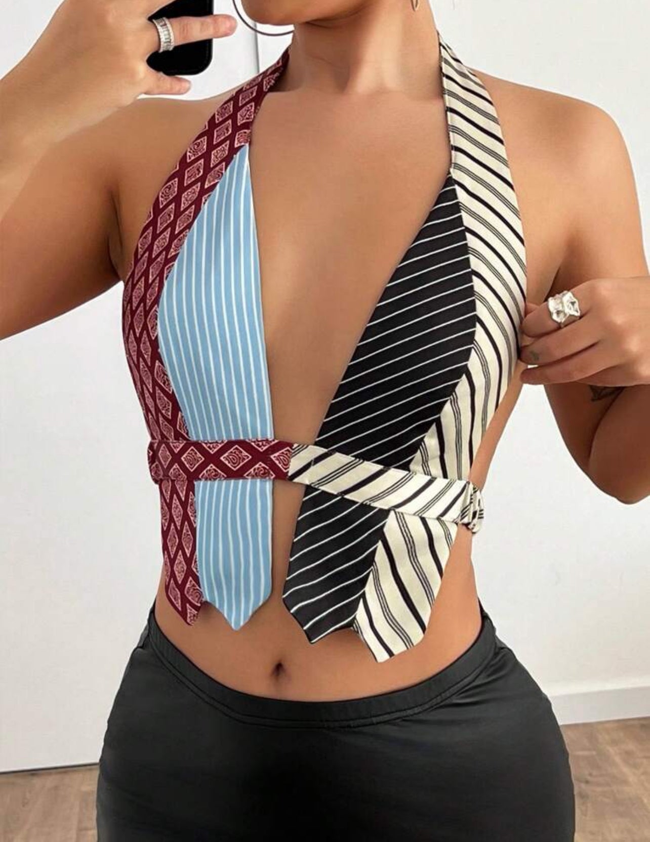 SHEIN ICON Women’s Graphic Dancer Print Crop Top – Cut-Out Waist & Open Back