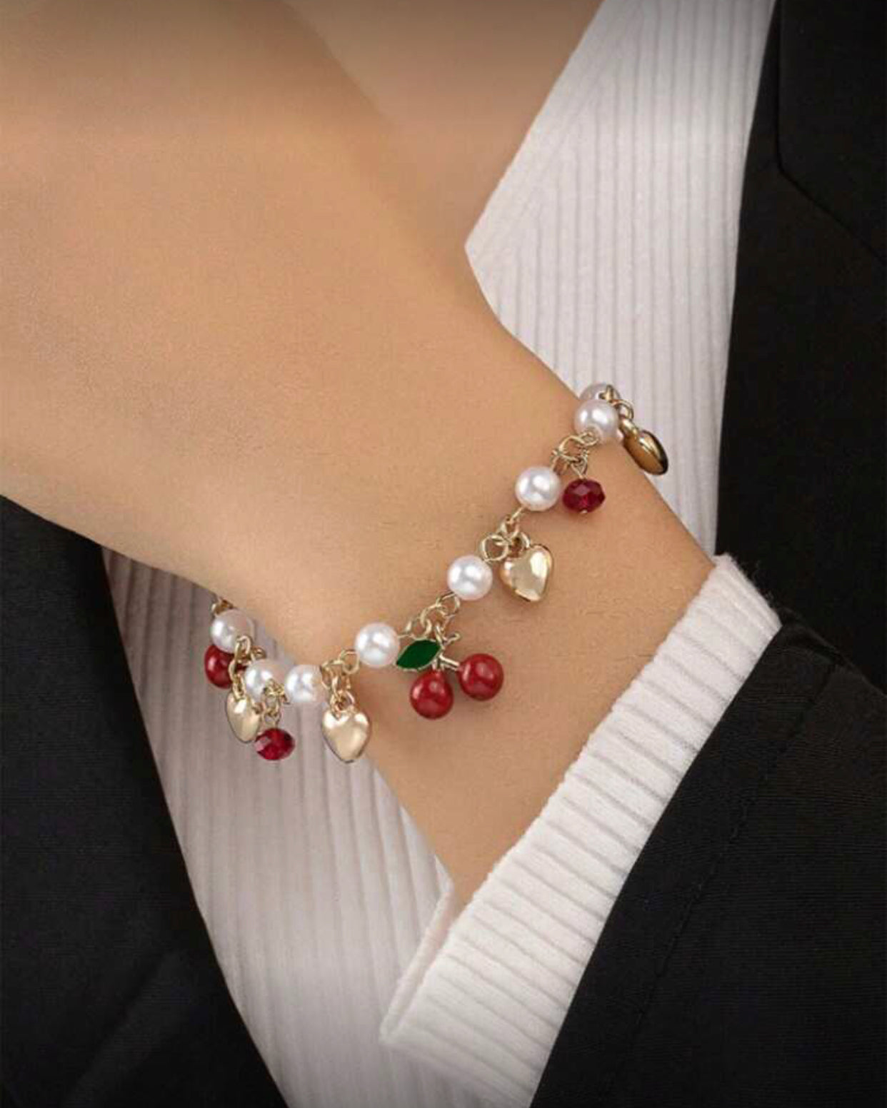 Heart Pendant Beaded Chain Bracelet – Elegant Charm Bracelet with Imitation Beads