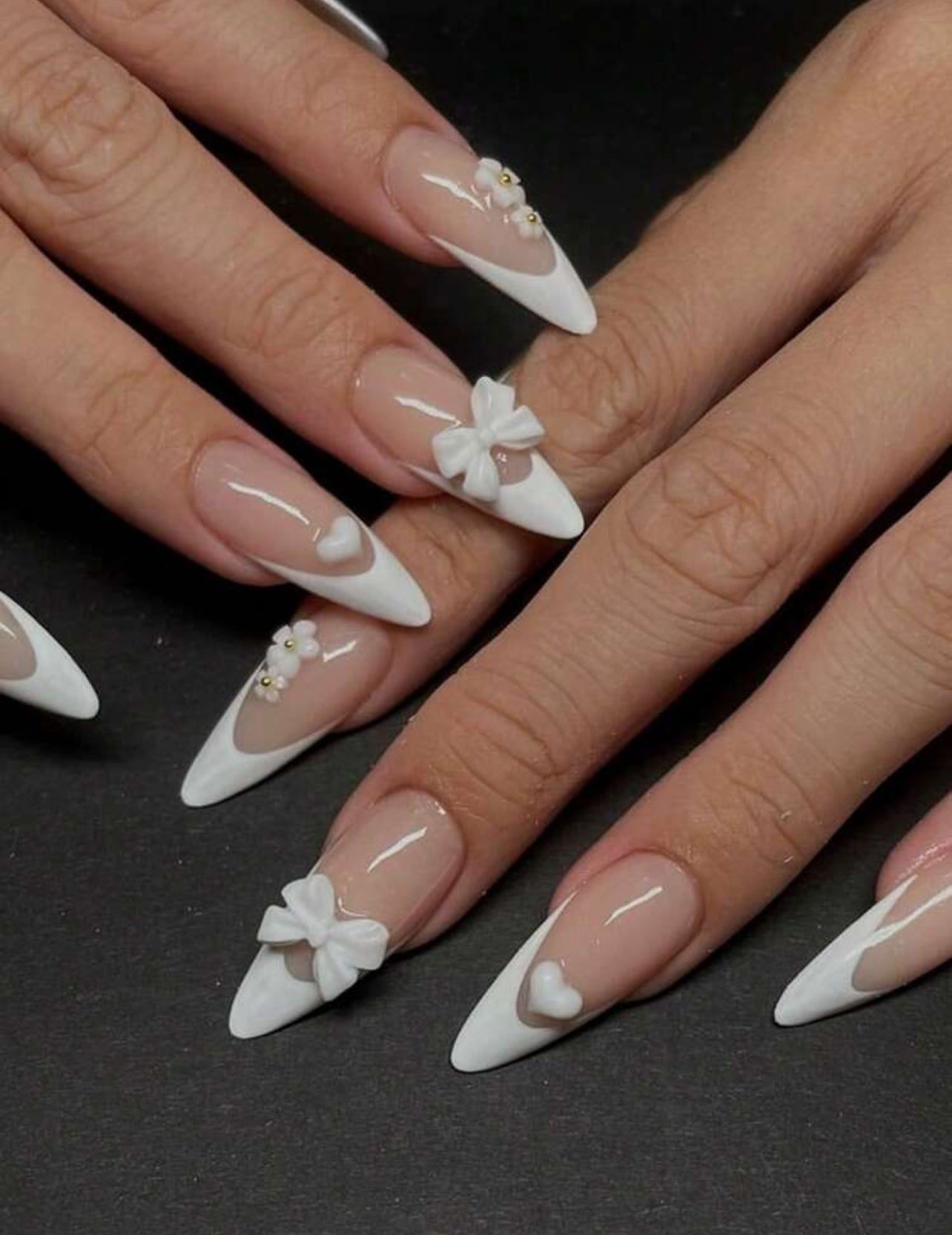 24pcs Elegant White French Almond Press-On Nails – Minimalist Design with White Bow & Heart - DI6040 - DI6041