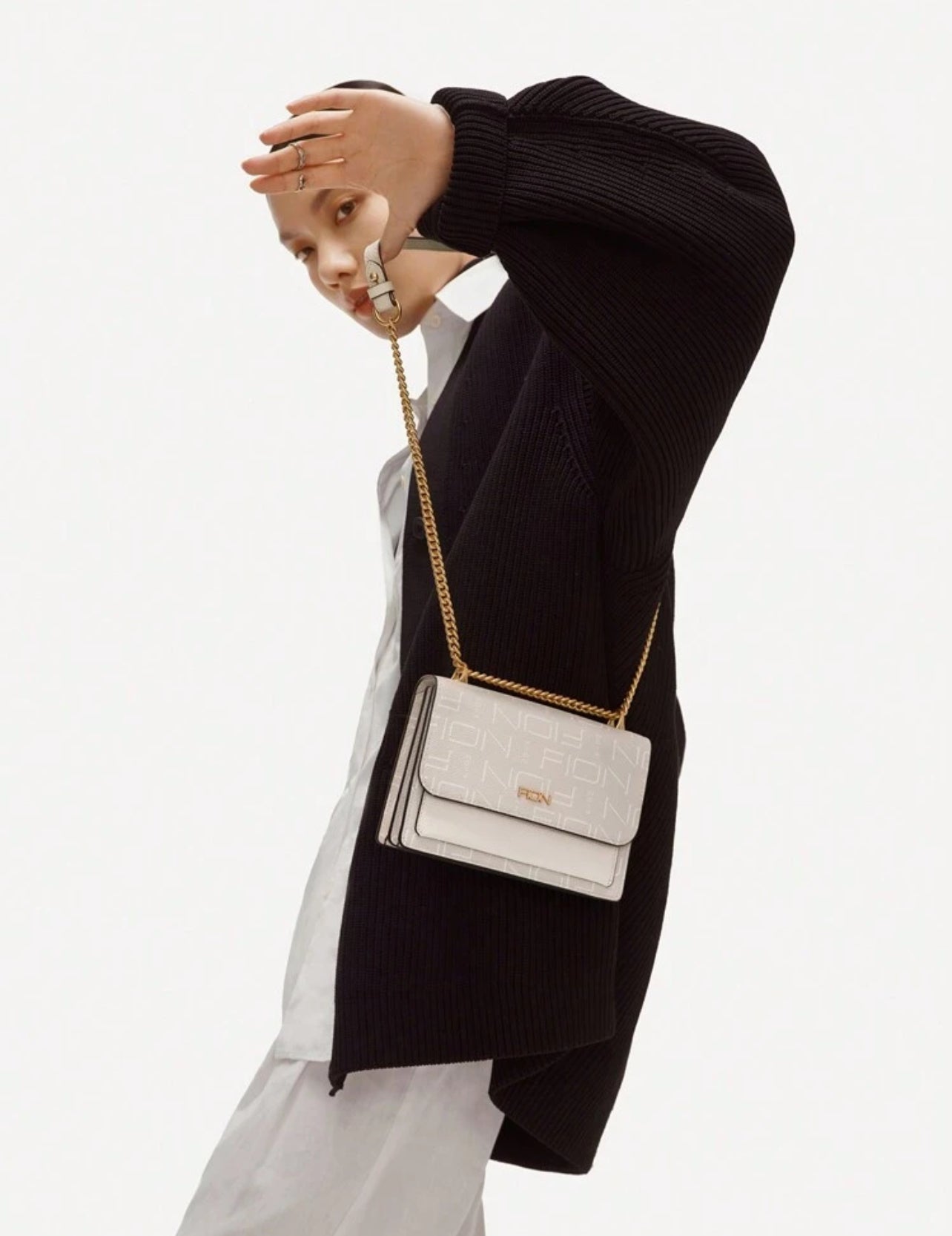 Fayon Crossbody Bag with Gold Chain - Modern and Elegant Design