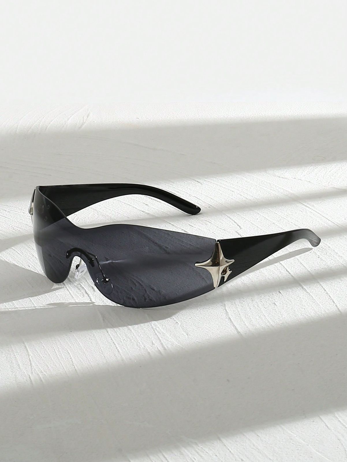 Women’s Trendy Star-Decor Y2K Sunglasses – Bohemian Stylish Sporty Shades