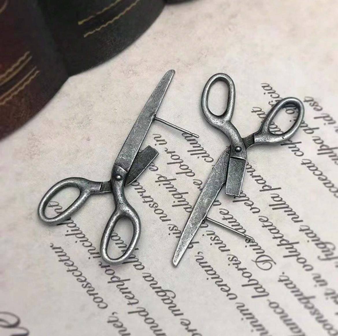 Vintage Scissor Shaped Earrings for Women – Creative & Unique Design