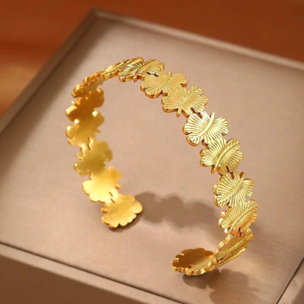 Elegant Gold Stainless Steel Bracelet
S1