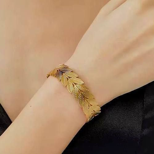 Luxury Gold Stainless Steel Free Size Bracelet S1