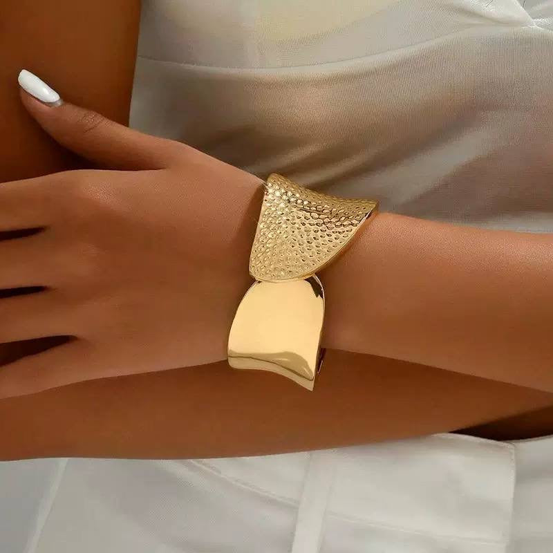 Viral Trend Bangle Bracelet – One Size | Chinese Gold Finish S1