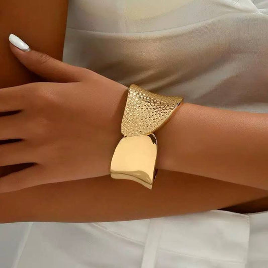 Viral Trend Bangle Bracelet – One Size | Chinese Gold Finish S1
