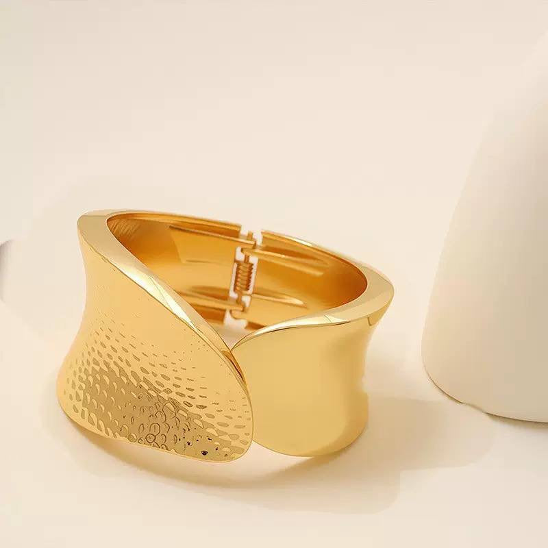 Viral Trend Bangle Bracelet – One Size | Chinese Gold Finish S1