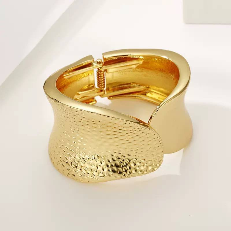 Viral Trend Bangle Bracelet – One Size | Chinese Gold Finish S1