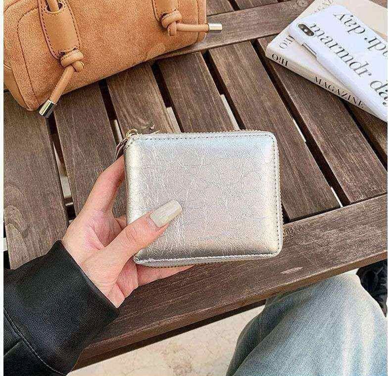 SlimVault – Premium Card Holder