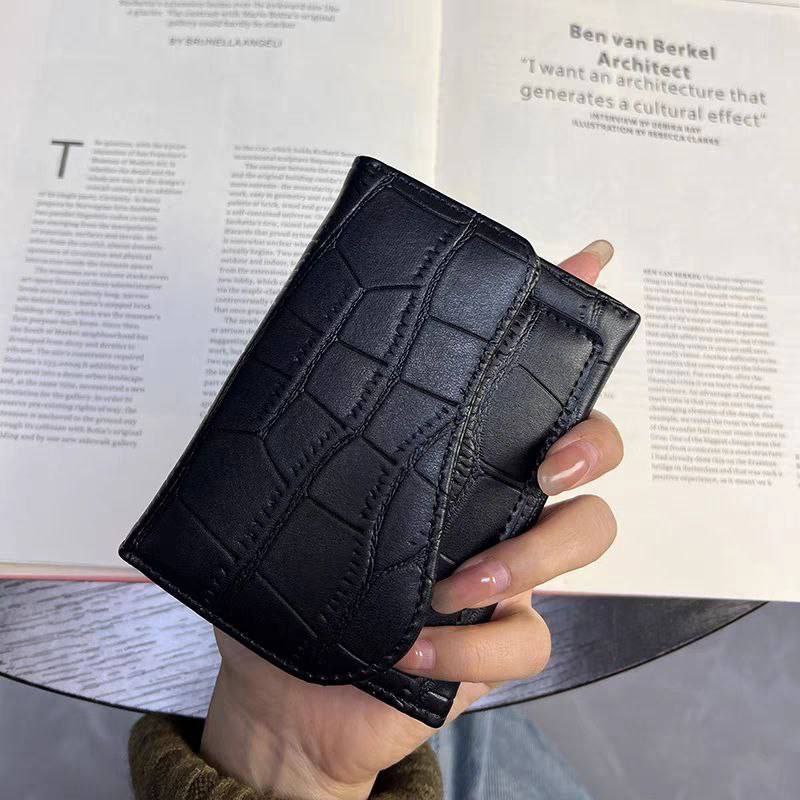 SlimVault – Premium Card Holder S1