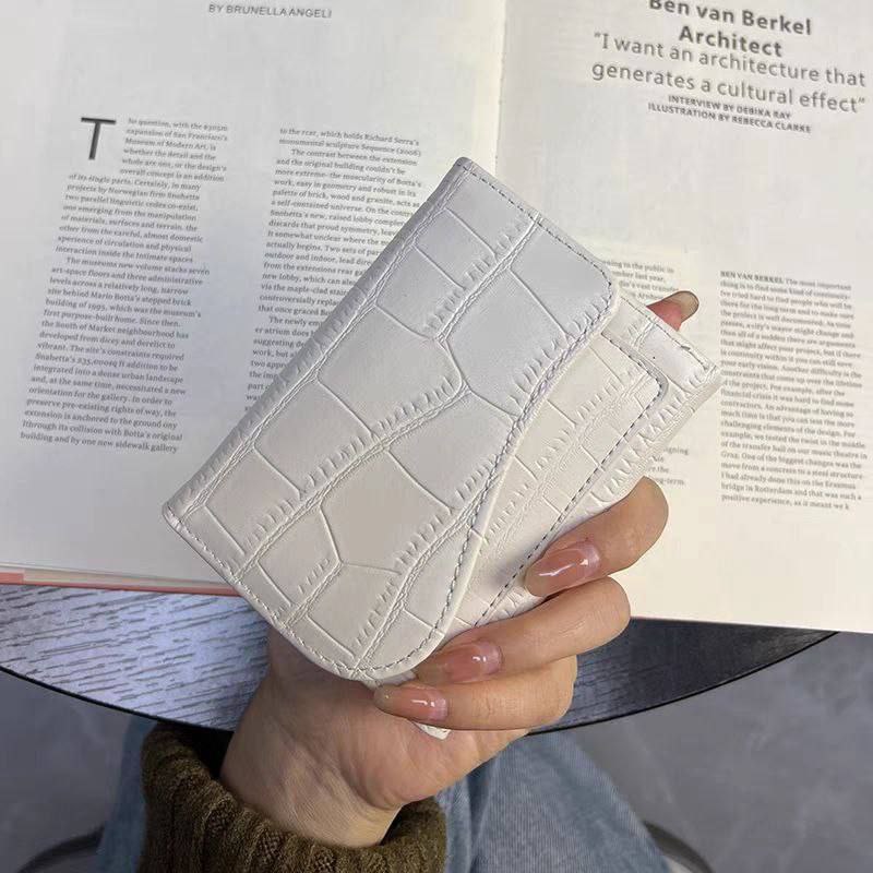 SlimVault – Premium Card Holder S1