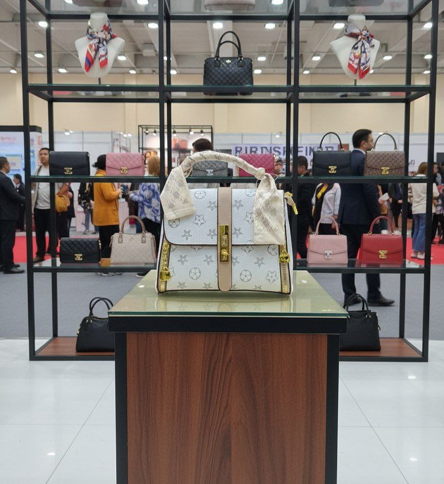 Premium Crossbody Bag – Stylish & Organized S1             Code : 1525