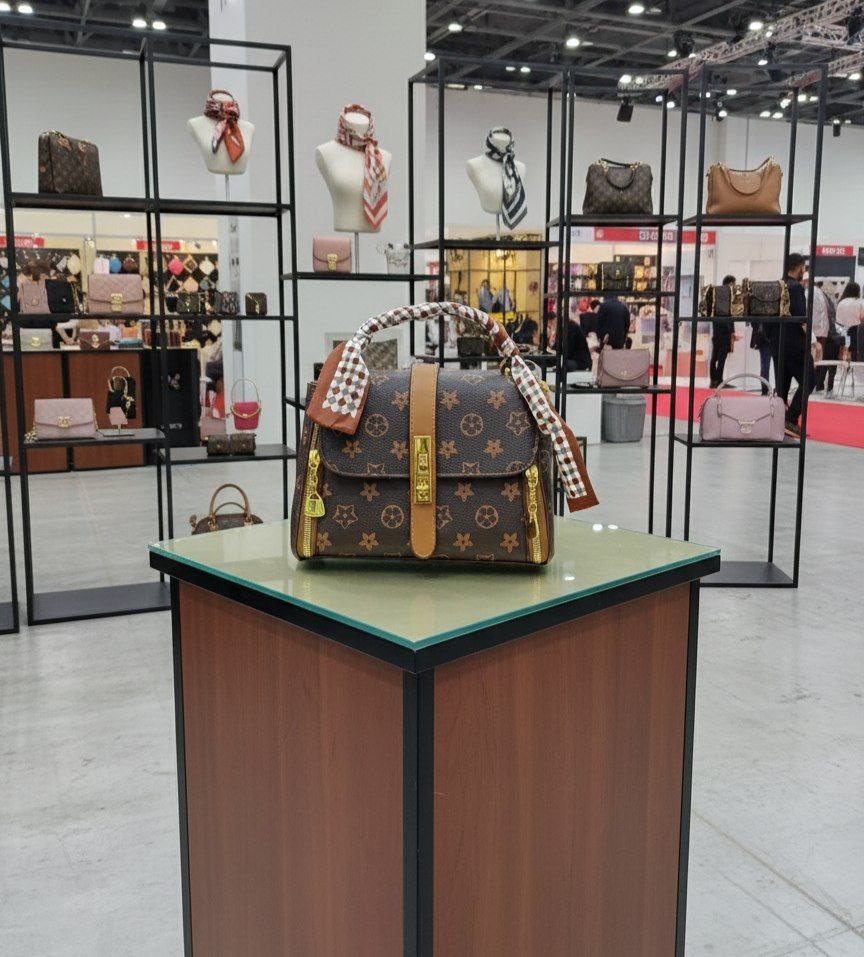 Premium Crossbody Bag – Stylish & Organized S1             Code : 1525