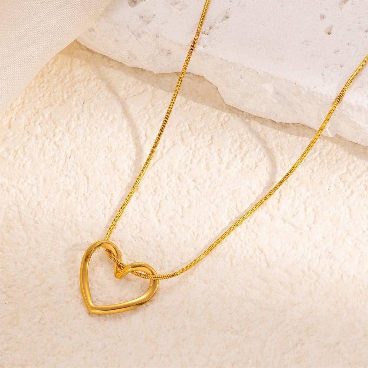 Hollow Heart Elegance Necklace – Pure 316 Stainless S1