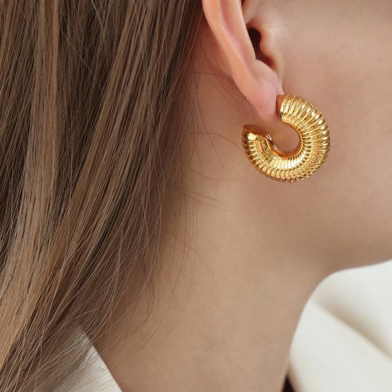 Lightweight Hollow Chinese Gold Earrings – Real Gold Plated S1