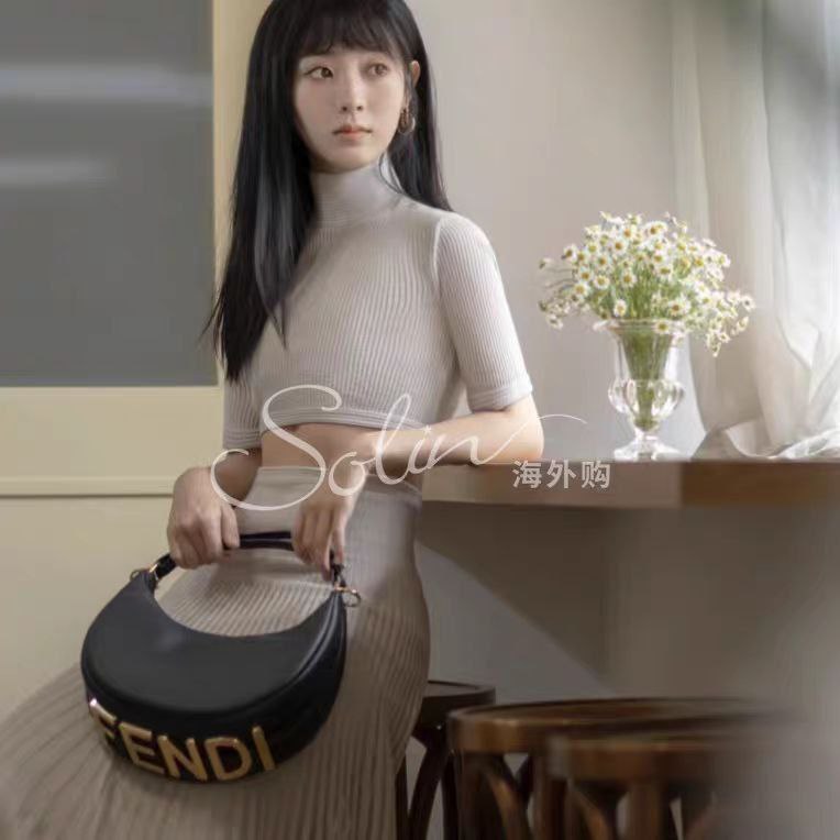 FENDI Italian Luxury Crossbody & Shoulder Bag S1        Code : S366