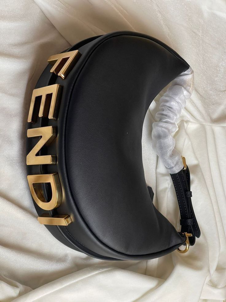 FENDI Italian Luxury Crossbody & Shoulder Bag S1        Code : S366