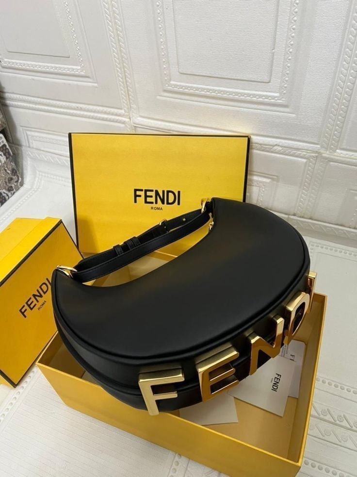 FENDI Italian Luxury Crossbody & Shoulder Bag S1        Code : S366