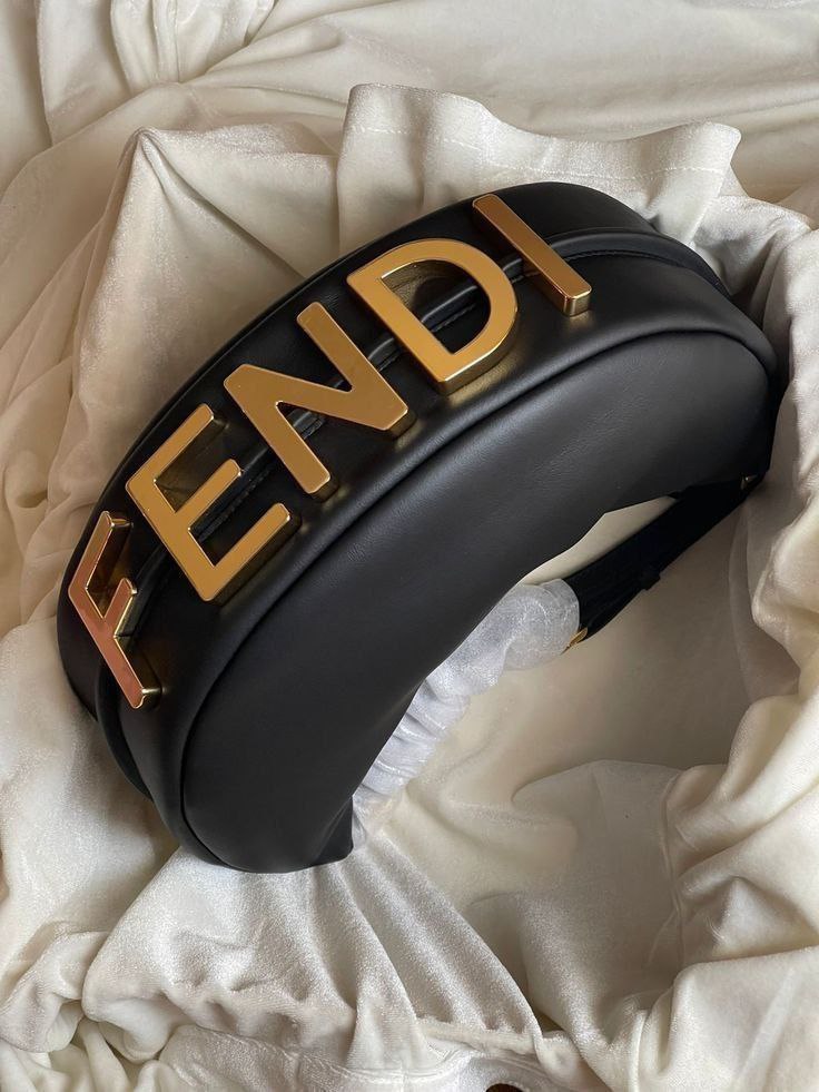 FENDI Italian Luxury Crossbody & Shoulder Bag S1        Code : S366