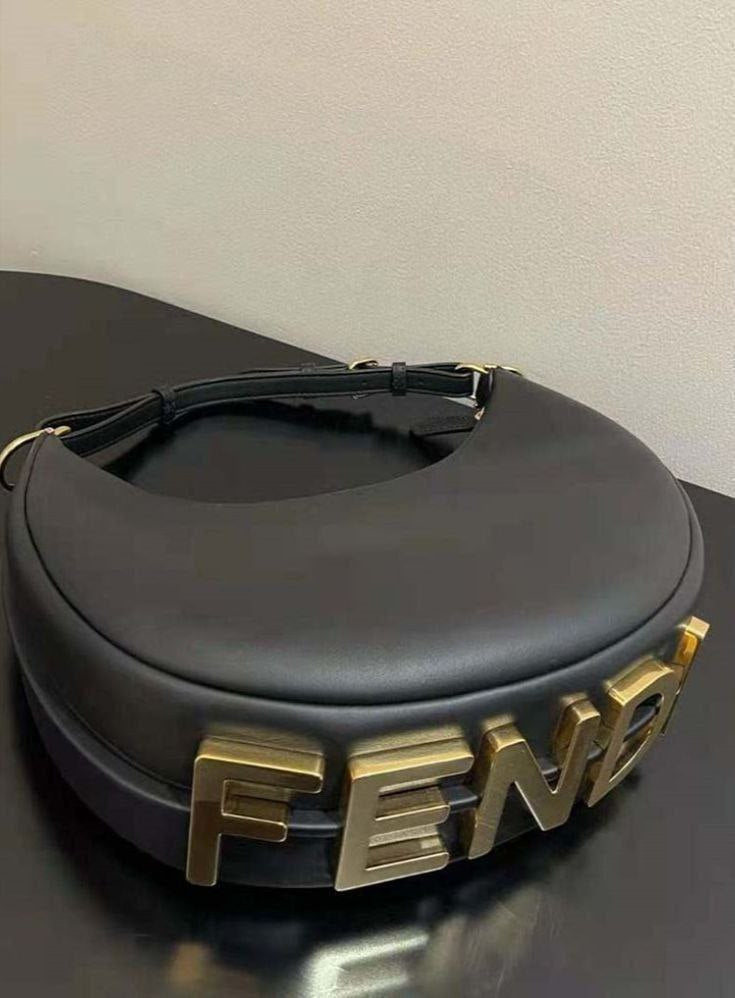 FENDI Italian Luxury Crossbody & Shoulder Bag S1        Code : S366