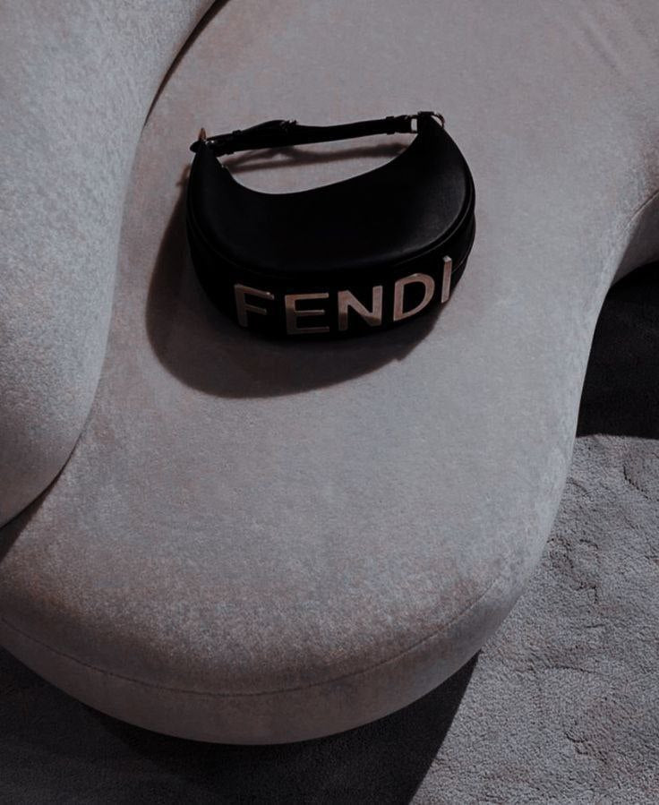 FENDI Italian Luxury Crossbody & Shoulder Bag S1        Code : S366