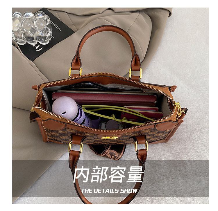 Hand & Crossbody Bag – Premium Material with Stamped Accessories S1     Code : 1532