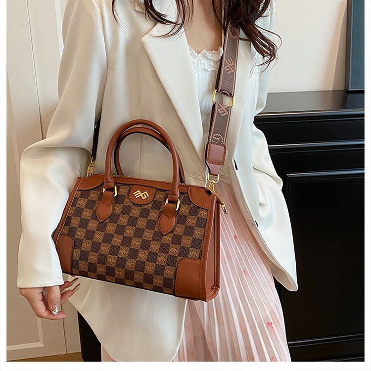 Hand & Crossbody Bag – Premium Material with Stamped Accessories S1     Code : 1532