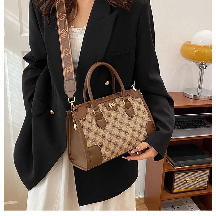 Hand & Crossbody Bag – Premium Material with Stamped Accessories S1     Code : 1532