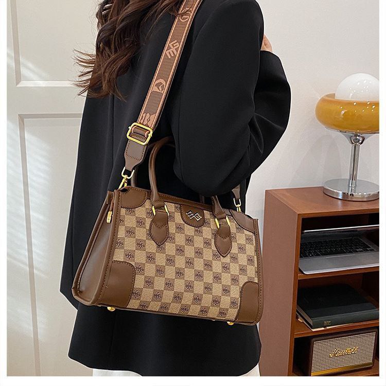 Hand & Crossbody Bag – Premium Material with Stamped Accessories S1     Code : 1532