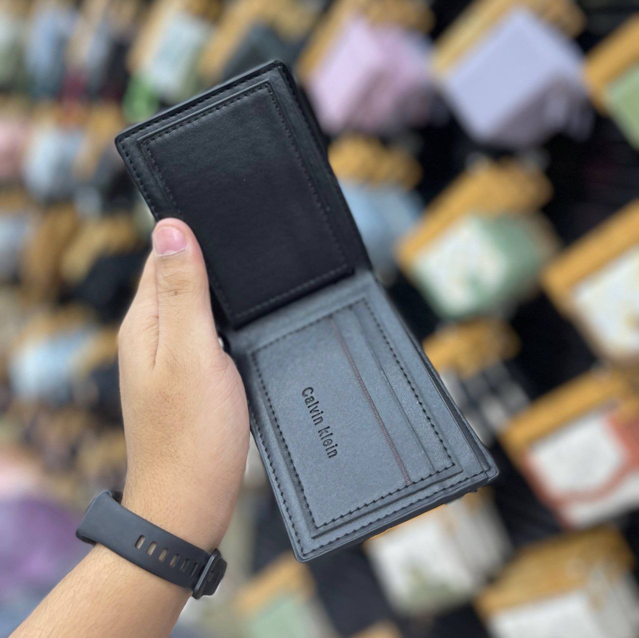 Calvin Klein Men’s Leather Wallet – Premium Quality S1