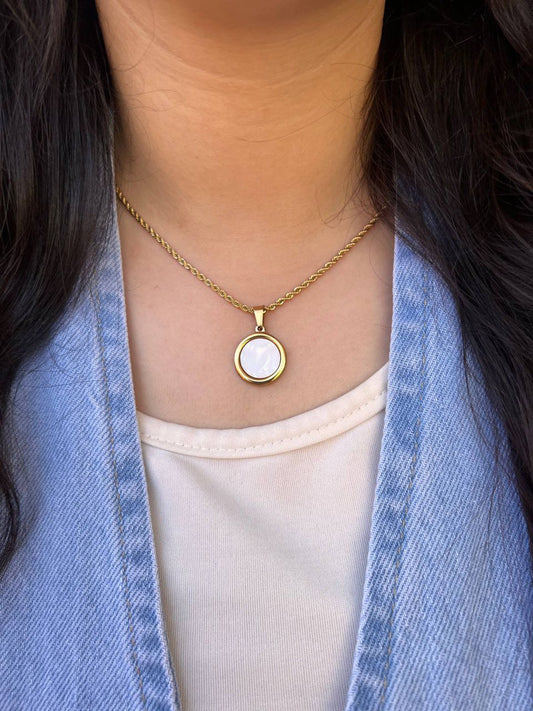 Delicate Stainless Steel Necklace with Shell Design S1