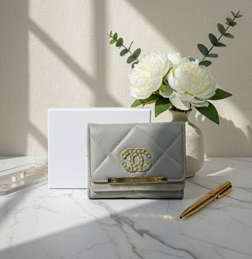 CHANEL Leather Wallet – Model R225   S1