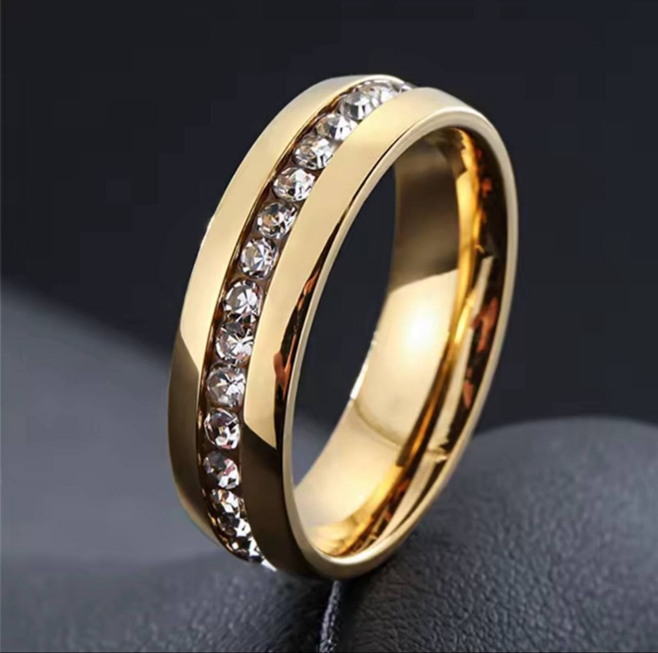 Stainless Steel Diamond-Style Stud ring    S1
